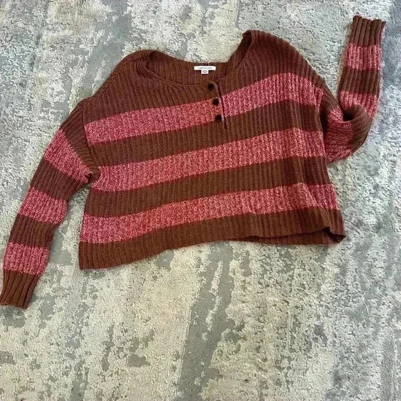 American Eagle Cropped & Comfy Oversized Sweater in Size Small - Picture 1 of 3